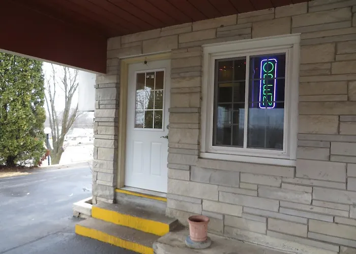 Motel Hillside 2*