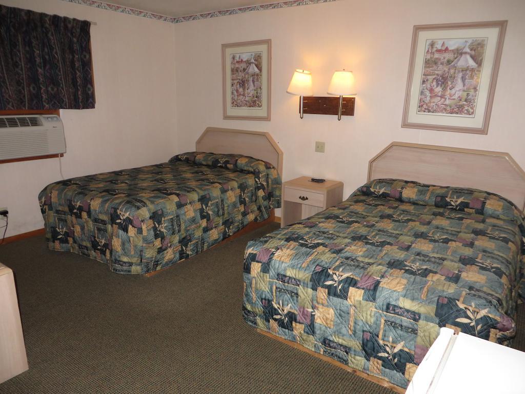 HILLSIDE INN, ROCK ISLAND