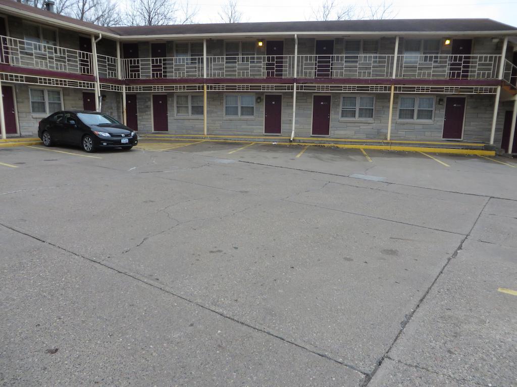 HILLSIDE INN, ROCK ISLAND